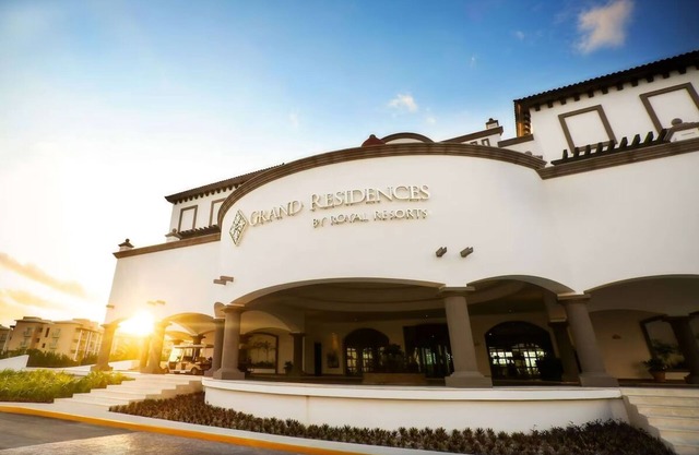 Grand Residences Riviera Cancun - located on a picture-perfect beach