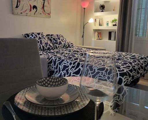 Grand Studio, Parking privé, Cuisine séparée
