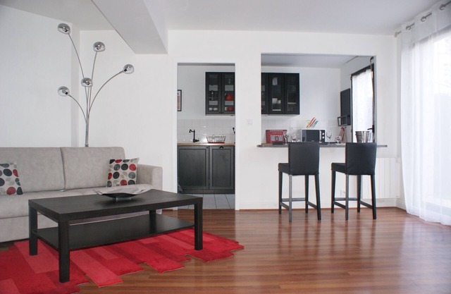 Grand T2 of 59m with private garden and parking in the historic center Dijon