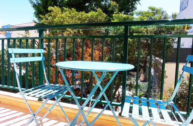 Grand T3 Avec Terrasse Dans Résidence Calme Idéalement Située
