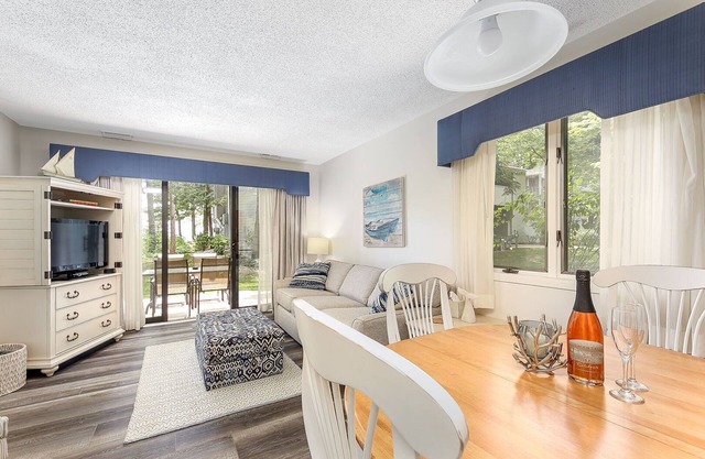 🏖️ Grand Traverse Bay Lake View Condo ➠ 5682