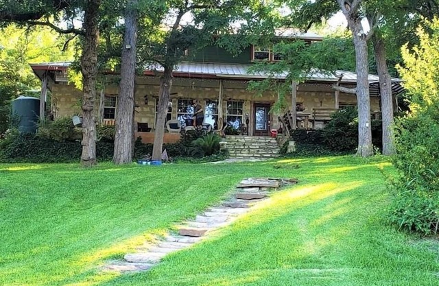 Grand View House on Hamilton Creek