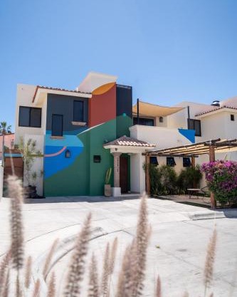 Grand Villa with Private Patio & Parking by Tasman