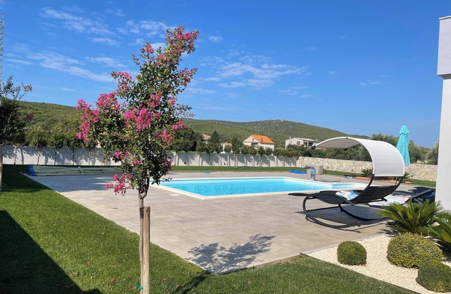 Grande Maison Avec Piscine