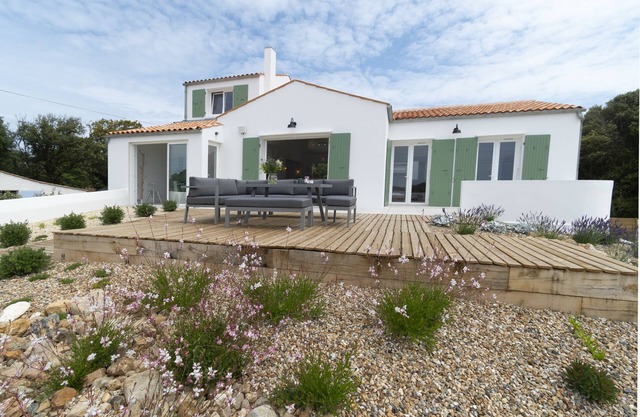 Grande Maison Familiale Face à L'océan