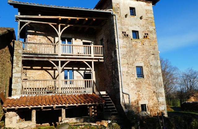 Grande maison en pierres au calme avec superbe vue