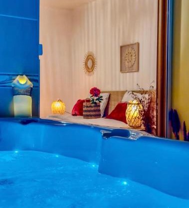 Grande maison romantique avec jacuzzi intérieur & parking, à 1h30 de Paris