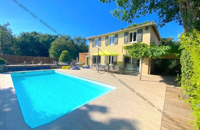 Grande Villa au Calme Coeur des Mathes