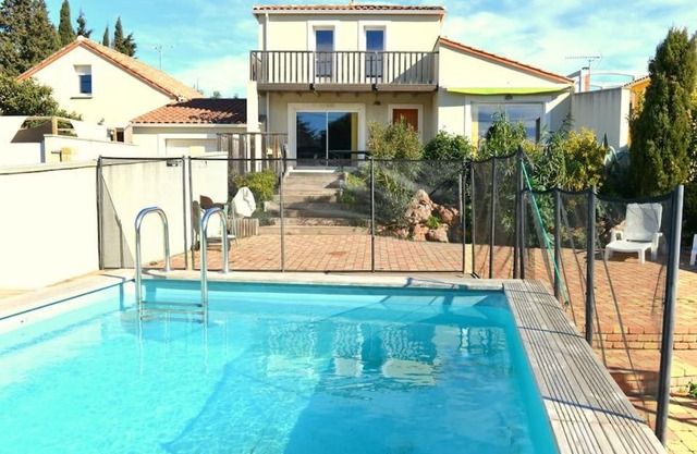 Grande villa neuve avec piscine près mer et Sète