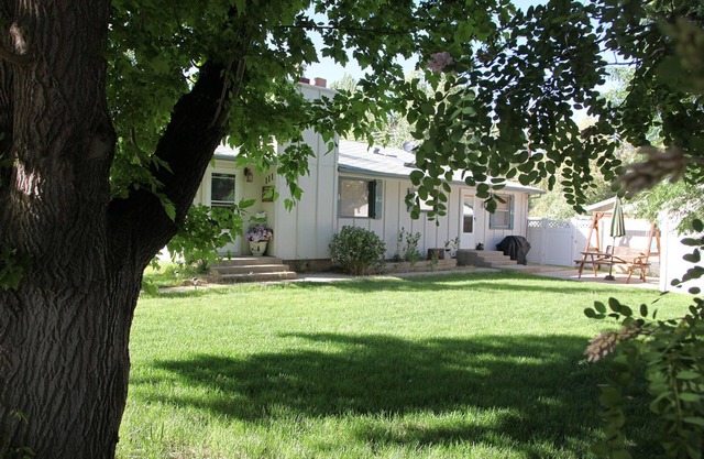 Grandma & Grandpa's House, Come Enjoy the Mountains STR - 136