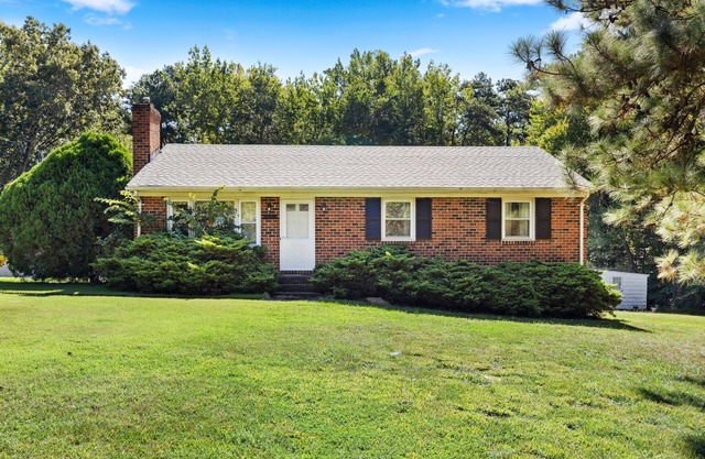 Grandmother's house on 2 sprawling acres in Moseley, VA is waiting for you!