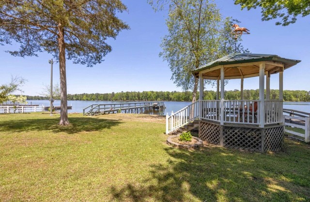 Grandpa's House | 2 Kayaks | Sleeps 6