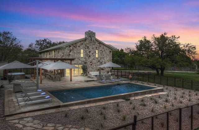 Grasslands: Pool+Hot-Tub+Views on 290 Wine Trail!