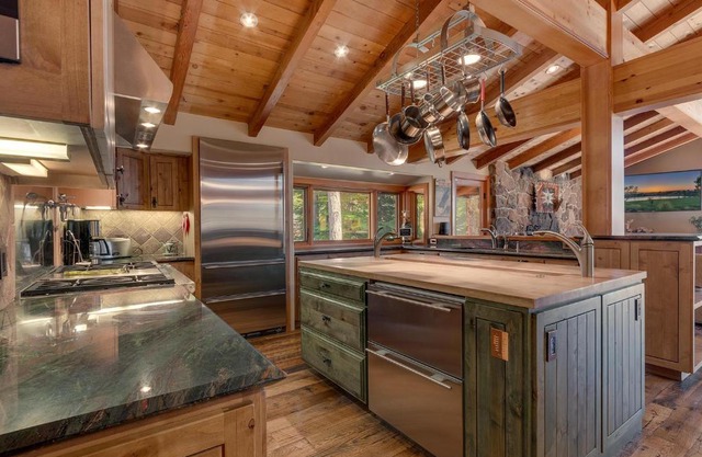 Gray Bear Lake View Estate - Stunning Cabin w 4 Master Suites, Private Hot Tub!