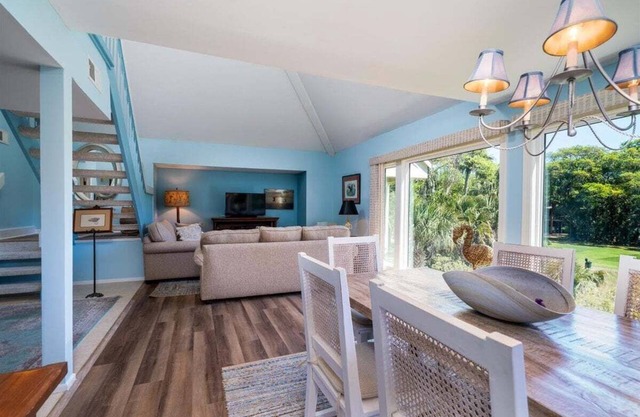 Great 2 Bedroom Spinnaker w/Golf/Lagoon Views! Amenity Cards! Screen Porch!