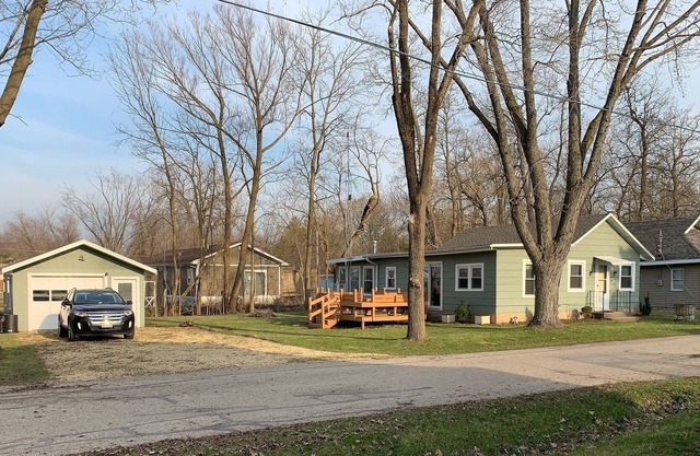Great 3 season summer home for friends and family.
