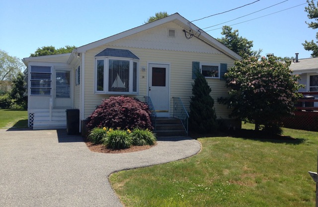 Great Cottage! Walk to the Beach!