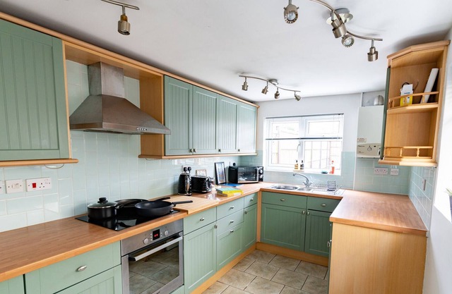 Great for Contractors + Families Free Parking!
