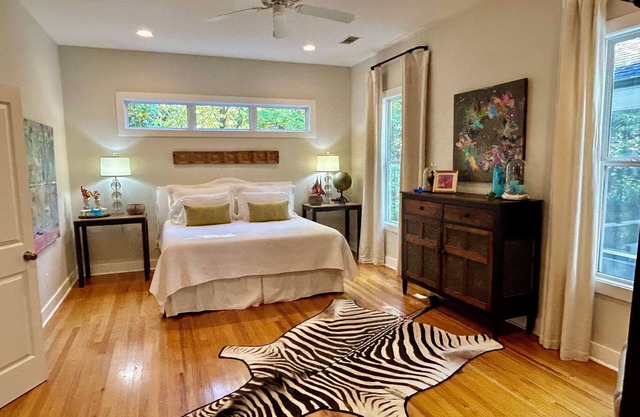 Great Location! 1/2 mile walk to Square & Mile walk to Grove!