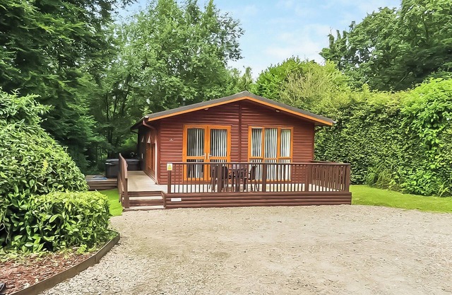 Great location and well-equipped lodge set in mature and beautiful gardens.