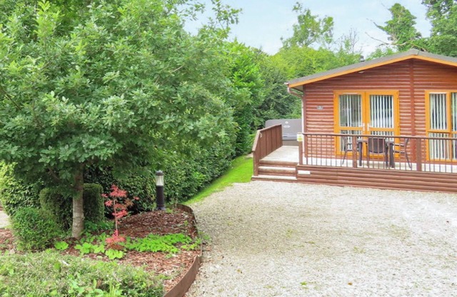 Great location and well-equipped lodge set in mature and beautiful gardens.