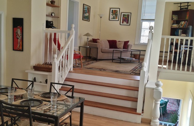 Great Location: Quiet, secure with parking by restaurants, groceries, etc.