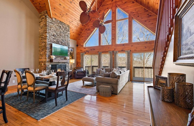 Great Location, Spacious Custom Built, Club Member, Walk To Resort