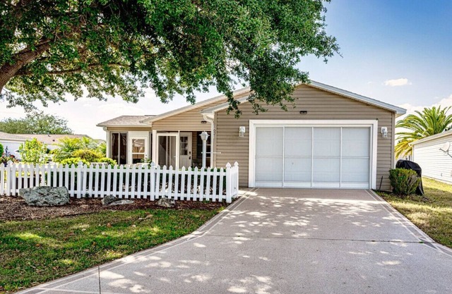Great Location to Enjoy Everything The Villages Has to Offer!