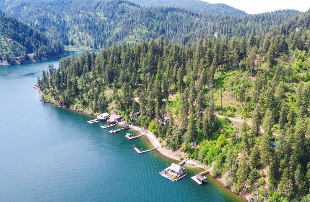 Great Monthly Stay Deals! Tranquil Beauty Bay Getaway – Stunning Lake Area Home with Deck Views