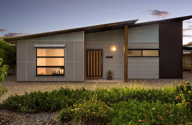 Great Ness Beach House - heated spa, linen included, modern single story home