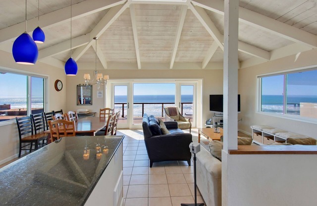 GREAT OCEAN VIEWS, OFF SEASON SPECIAL 4 NIGHTS FOR 2 - BEAUTIFUL HOME!