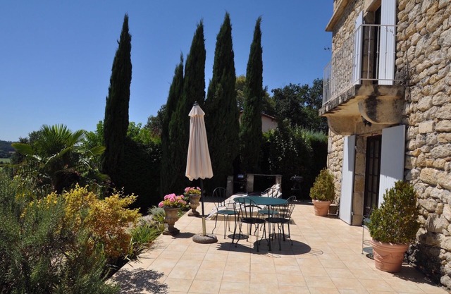 Great Pigeonnier-shared pool with owner and fantastic views across the valley