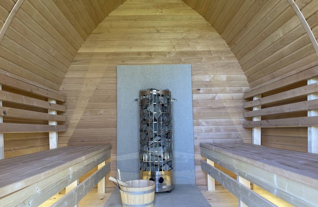 Great space in the countryside with pool & sauna