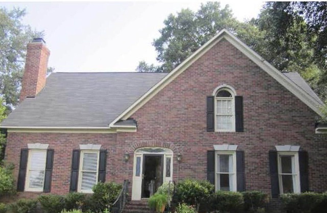 Great spacious home for extended Masters rental. Fully furnished w/ 3 bedrooms