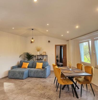 Green view apartment