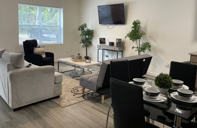 Greenhouse|King bed| wifi| free parking