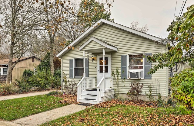 Greenport Home w/ Furnished Patio, Walk Downtown!