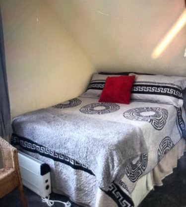 Grey room 4
