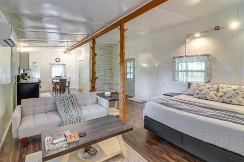 Grill and Fire Pit Cabin with Mtn Views in Harrison