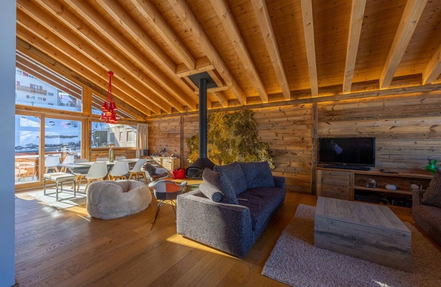 Grimpeur luxury duplex, Spa Access, in front of th