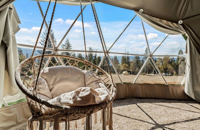 Grizzly Dome With Mountain Views