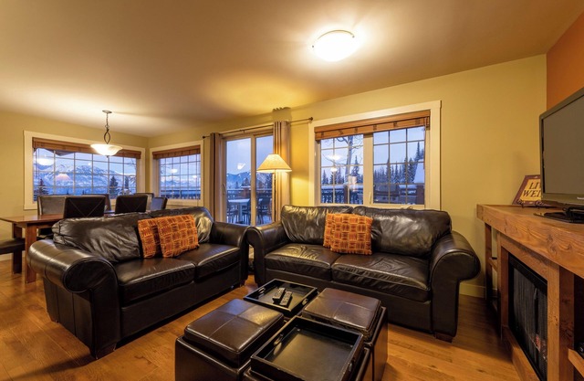 Grizzly Heights: 2-bedroom mountain condo with hot tub