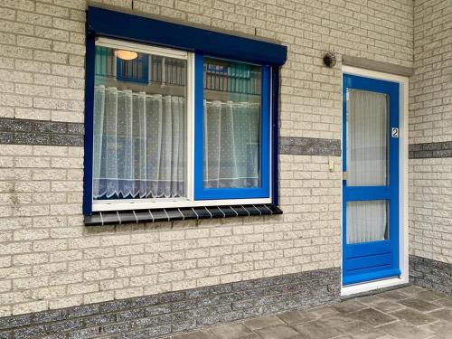 Ground-floor apartment in Petten in centre