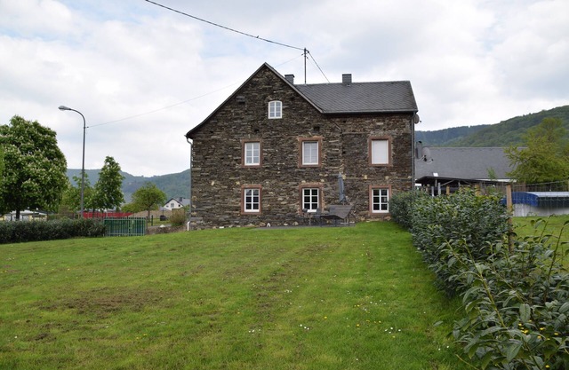 GROUND FLOOR, meadow+fence=all single use, dogs welcome