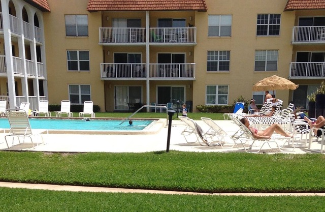Ground floor sea views - poolside on non-driving beach