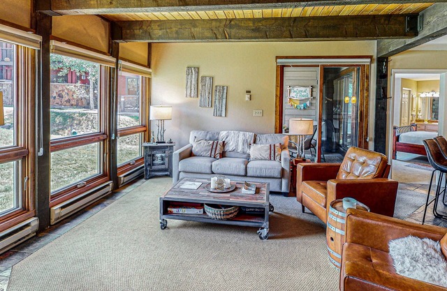 Ground-floor chalet near Steamboat Ski Resort with pool, hot tubs & washer/dryer