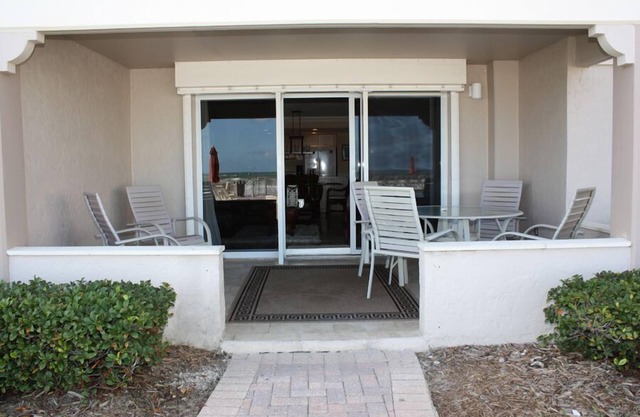 Ground floor with King master, 2 twins 2nd bedroom Bunk beds in 3rd bedroom (twins) twin/full combo.
