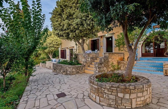Group accommodation in Crete – separate houses