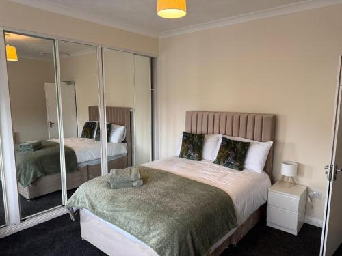 Group Stay 3BR Close to Hydro and SECC with Parking