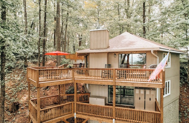 GUEST FAVORITE! Mountain Views, Golf, Hiking, Pickleball, FAMILY & PET Friendly